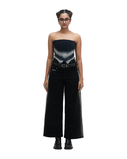 BLEACHED CORSET WITH BLEACHED JEANS