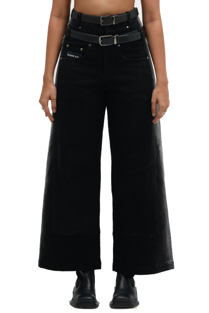 BLEACHED CORSET WITH BLEACHED JEANS